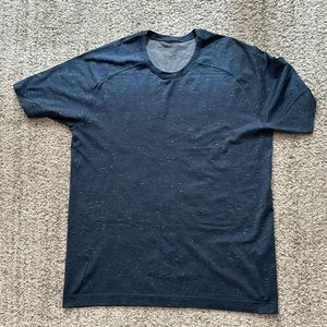 Lululemon workout shirt